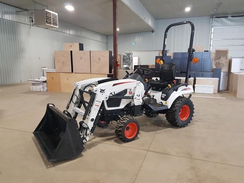 2023 Bobcat CT1025 Tractor Loader w/ Forks photo